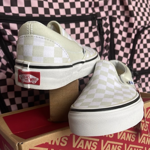 Vans WMNS CLASSIC SLIP-ON 
(CHECKERBOARD) BLUE FLOWER 
VN0A38F7QCL
Sneakers - Picture 10 of 16